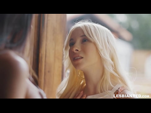 ❤️ Tyttö tulee kotiin muutamaa kuukautta myöhemmin ja päätyy syömään äitipuolensa pillua ❤️ Anaalivideo at us