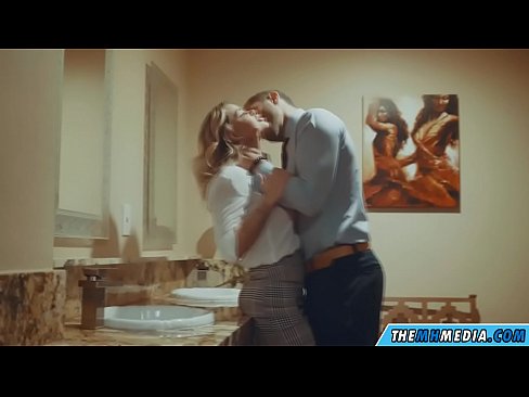 ❤️ Kun povekas blondi viettelee sinut julkisessa vessassa ❤️ Anaalivideo at us